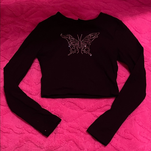 SHEIN Tops - SHEIN Black Long Sleeve Crop Top with Butterfly Design